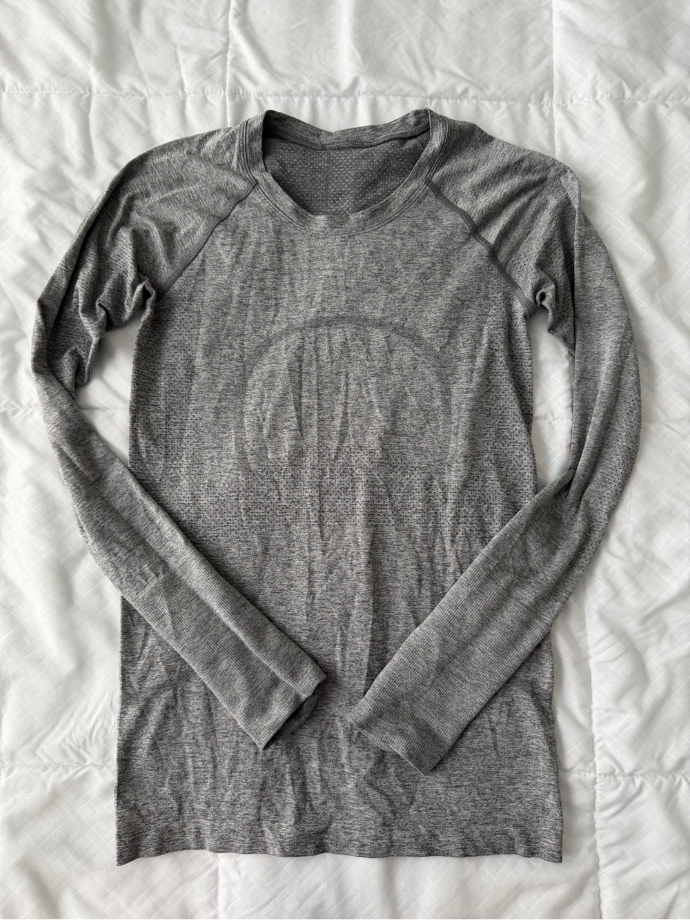 Lululemon Swiftly Tech Long Sleeve Top 6 Light Gray Athletic Run Stretch Athlete
